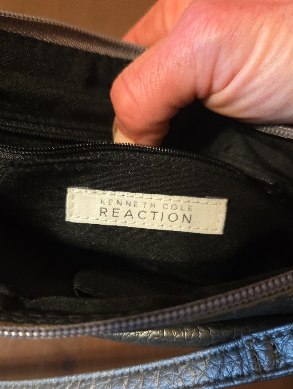 Kenneth Cole Reaction Crossbody - Picture 7 of 10